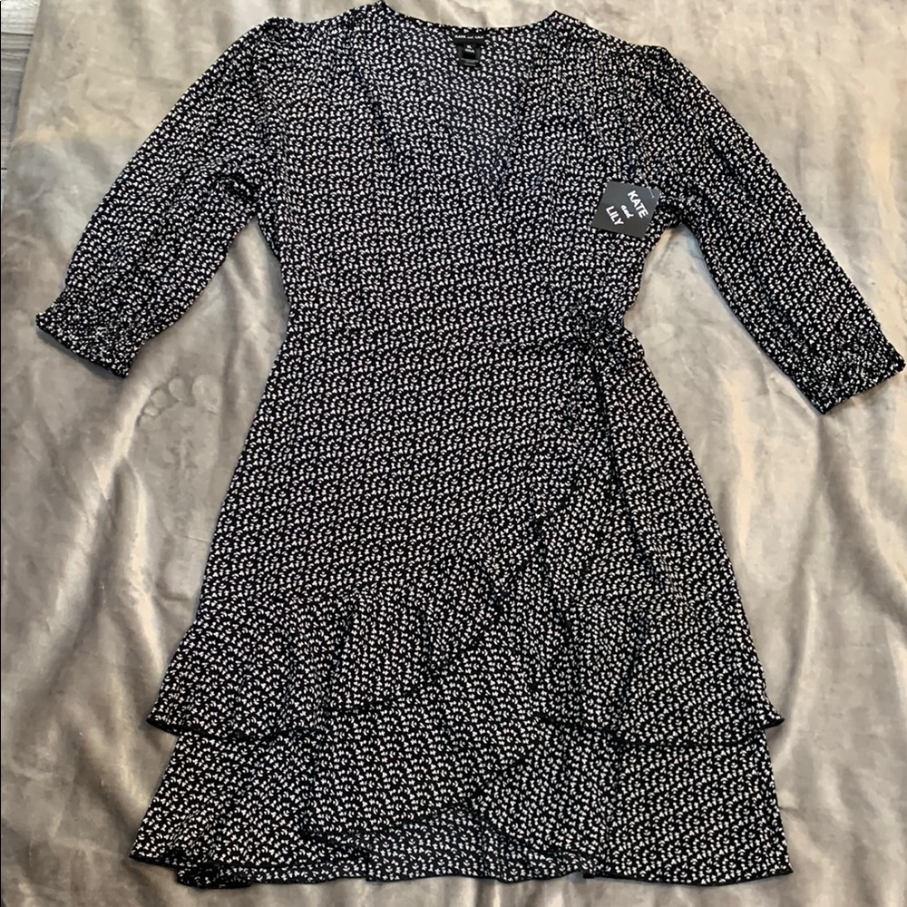 Black and White Midi Dress with V-Neck and Bishop Sleeves